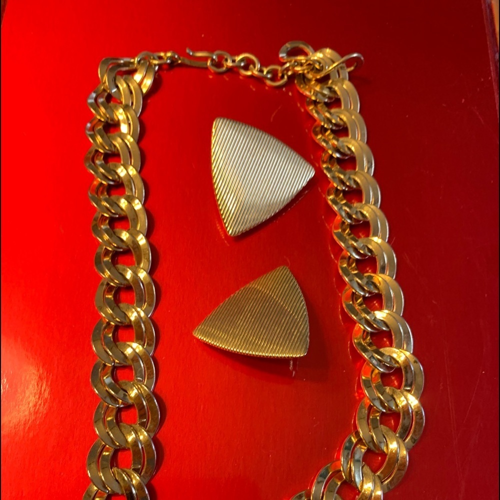 Vintage Earring and Thicker golden Chain.
